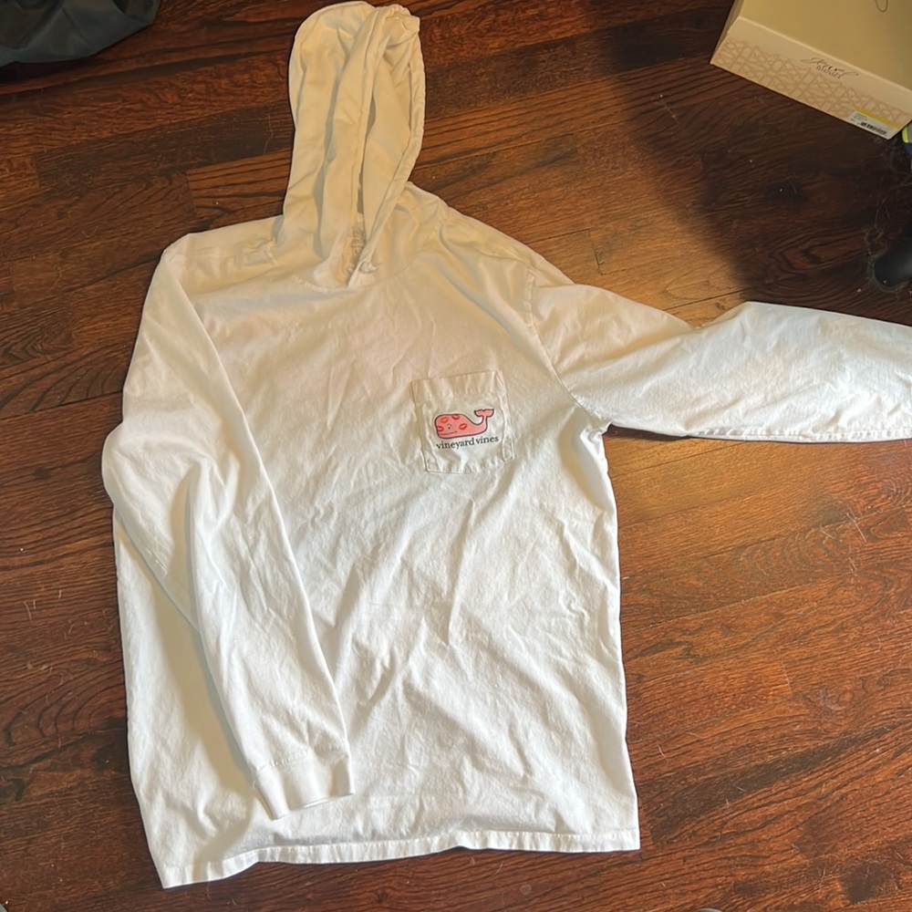 Vineyard Vines Valentine’s Day Lipstick Whale Long Sleeve Hooded Tee Shirt NWOT - Picture 3 of 4